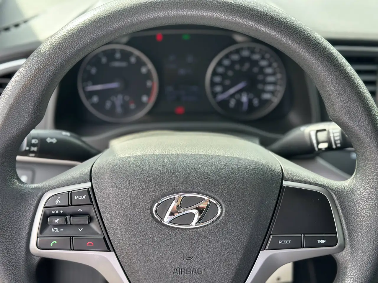 Hyundai ELANTRA снимка Hyundai ELANTRA