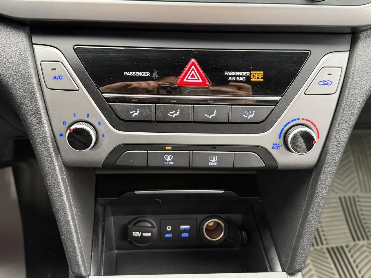 Hyundai ELANTRA fotografie Hyundai ELANTRA