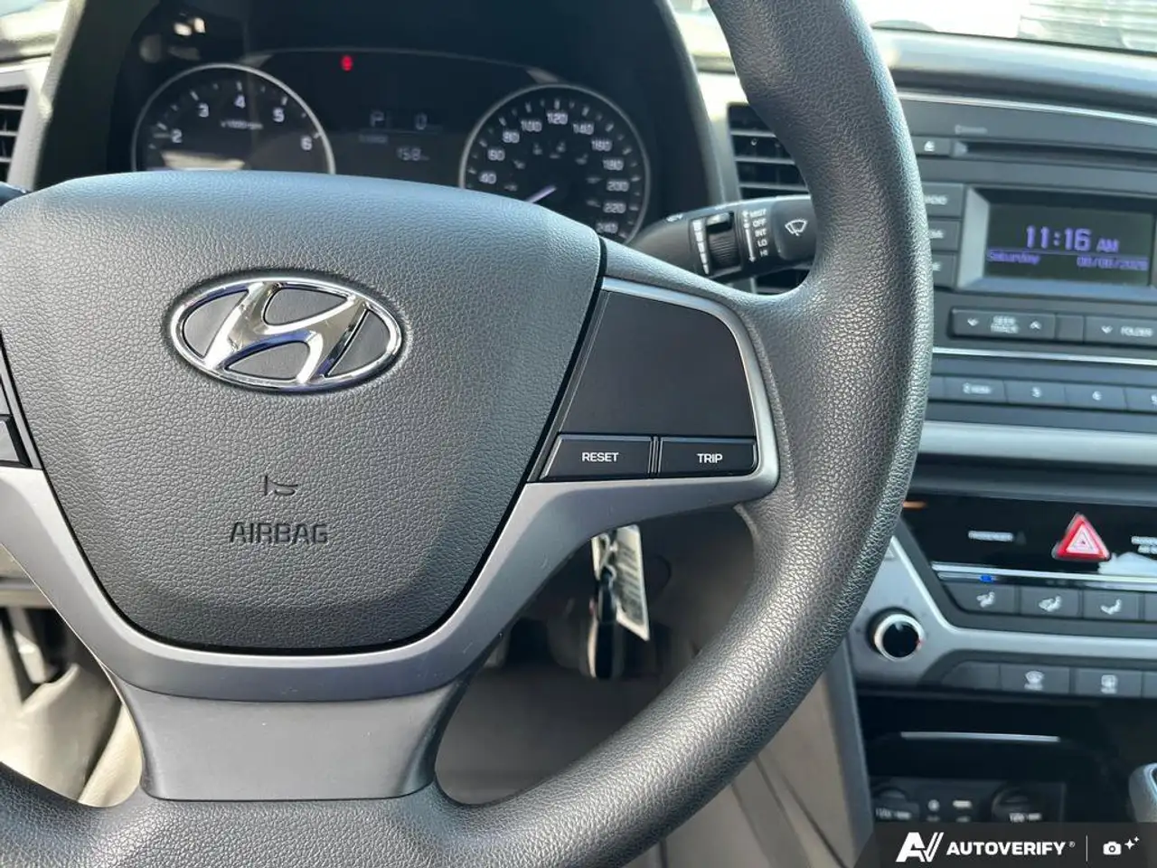 Hyundai ELANTRA photo Hyundai ELANTRA