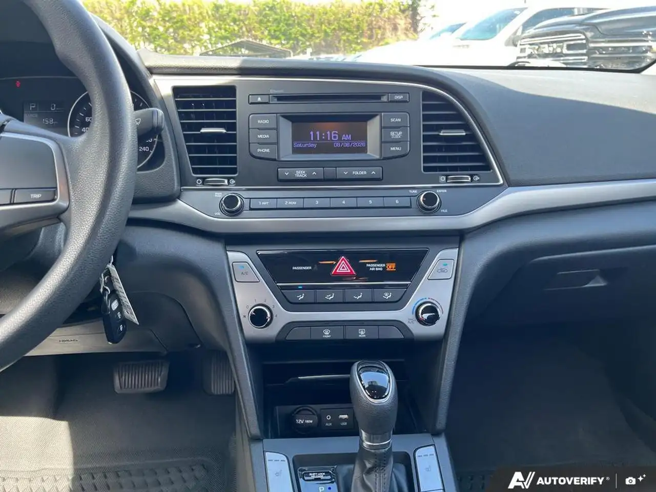 Hyundai ELANTRA photo Hyundai ELANTRA