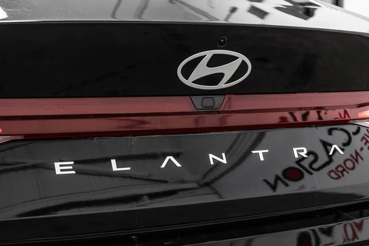 Hyundai ELANTRA снимка Hyundai ELANTRA