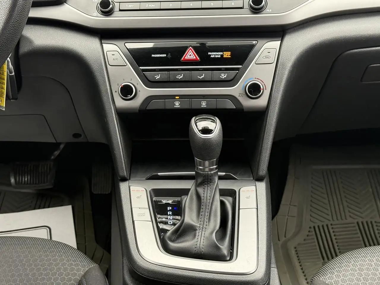 Hyundai ELANTRA fotografie Hyundai ELANTRA