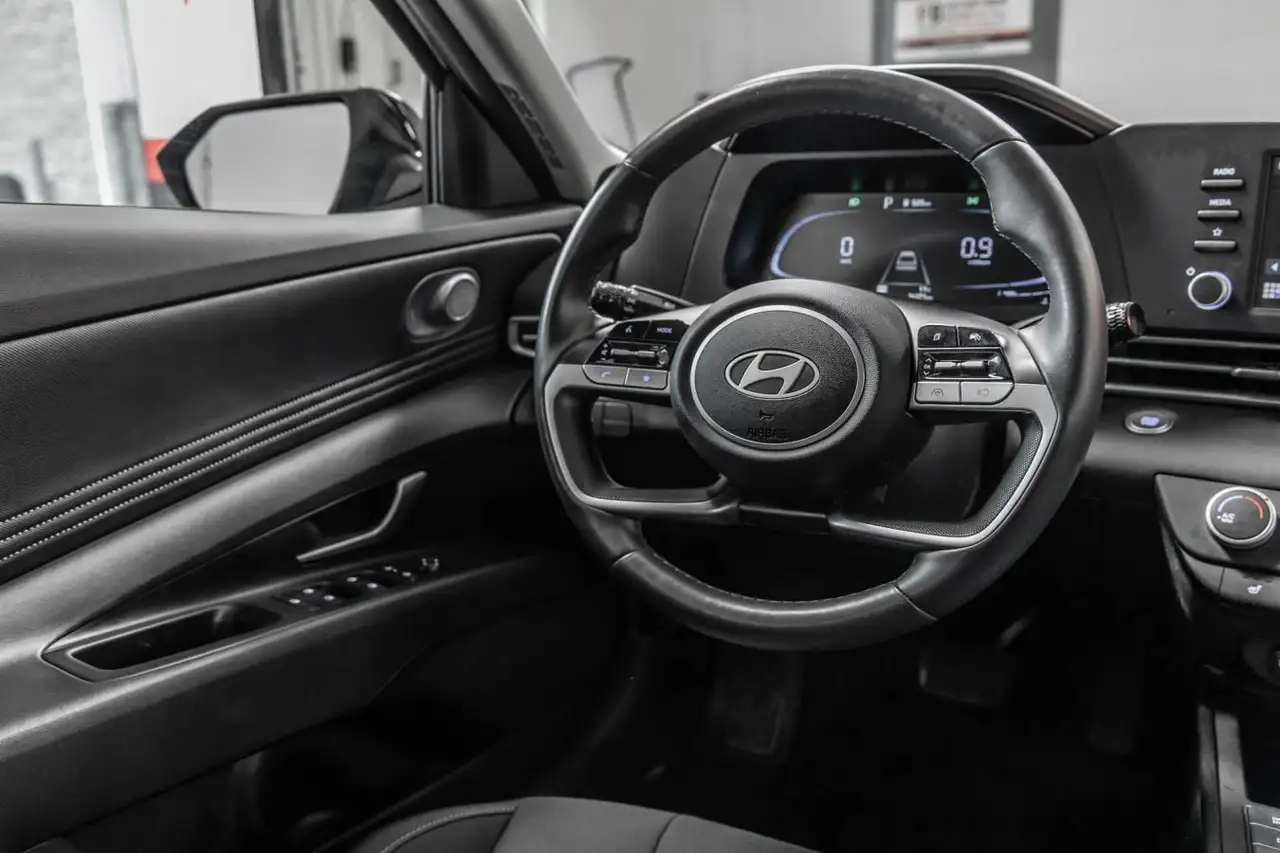 Hyundai ELANTRA снимка Hyundai ELANTRA