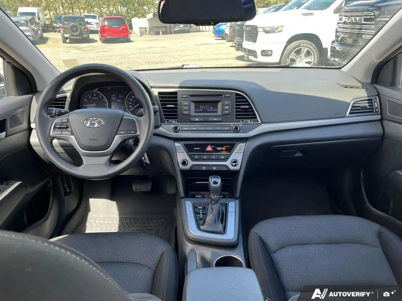 Hyundai ELANTRA photo Hyundai ELANTRA