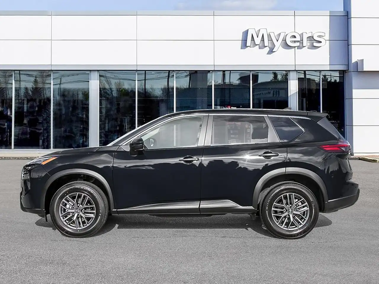 Nissan Rogue снимка Nissan Rogue