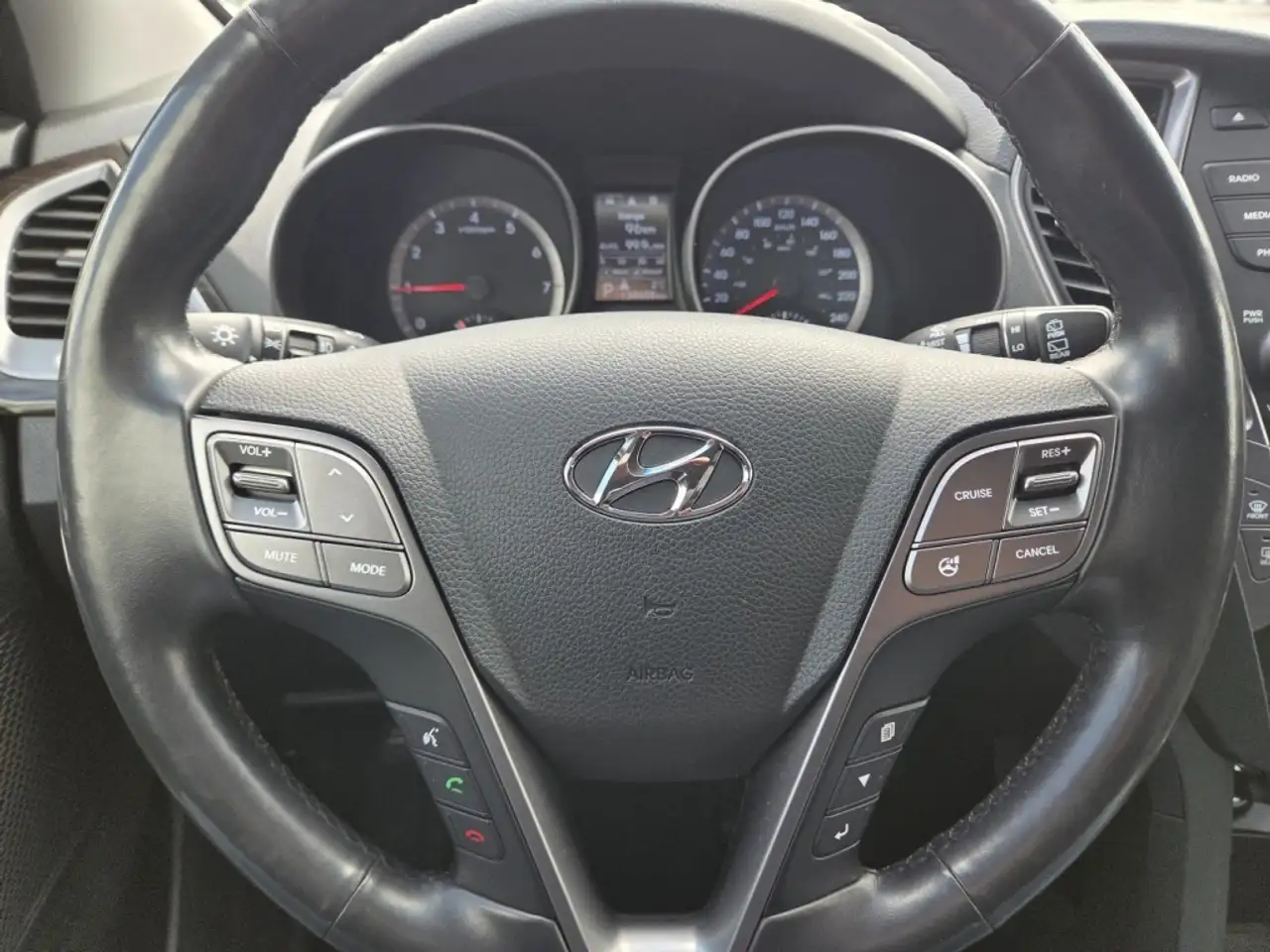 Hyundai SANTA FE снимка Hyundai SANTA FE