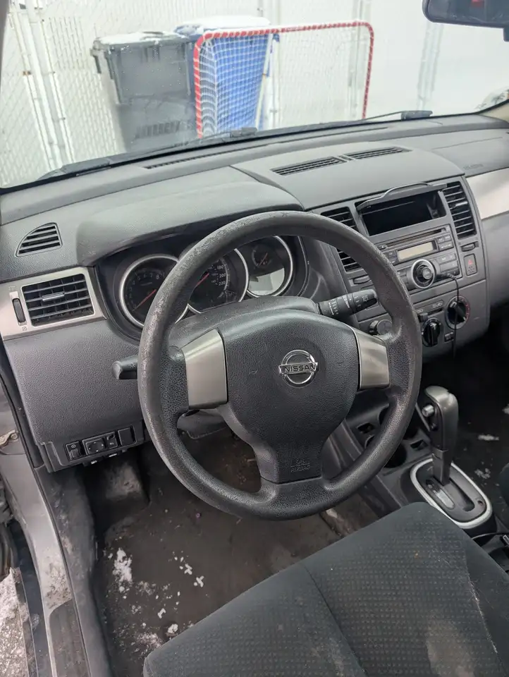 Nissan Versa снимка Nissan Versa