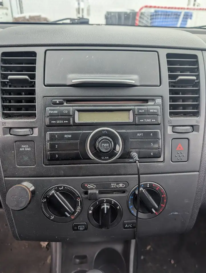 Nissan Versa снимка Nissan Versa