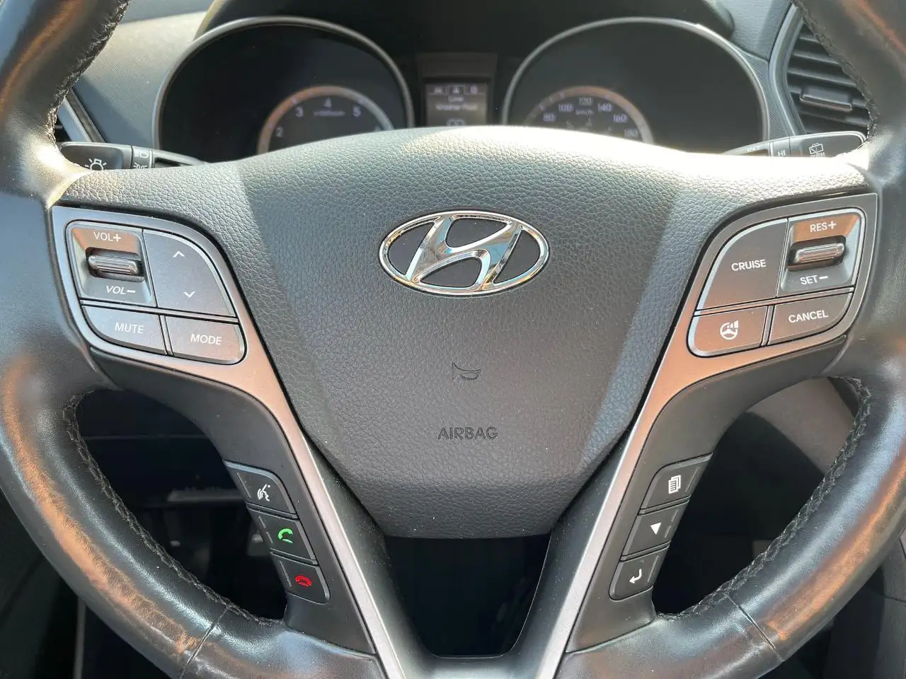 Hyundai SANTA FE photo Hyundai SANTA FE