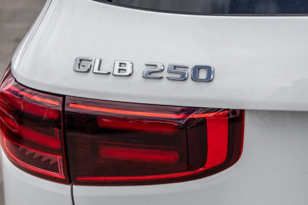 Mercedes-Benz GLB снимка Mercedes-Benz GLB