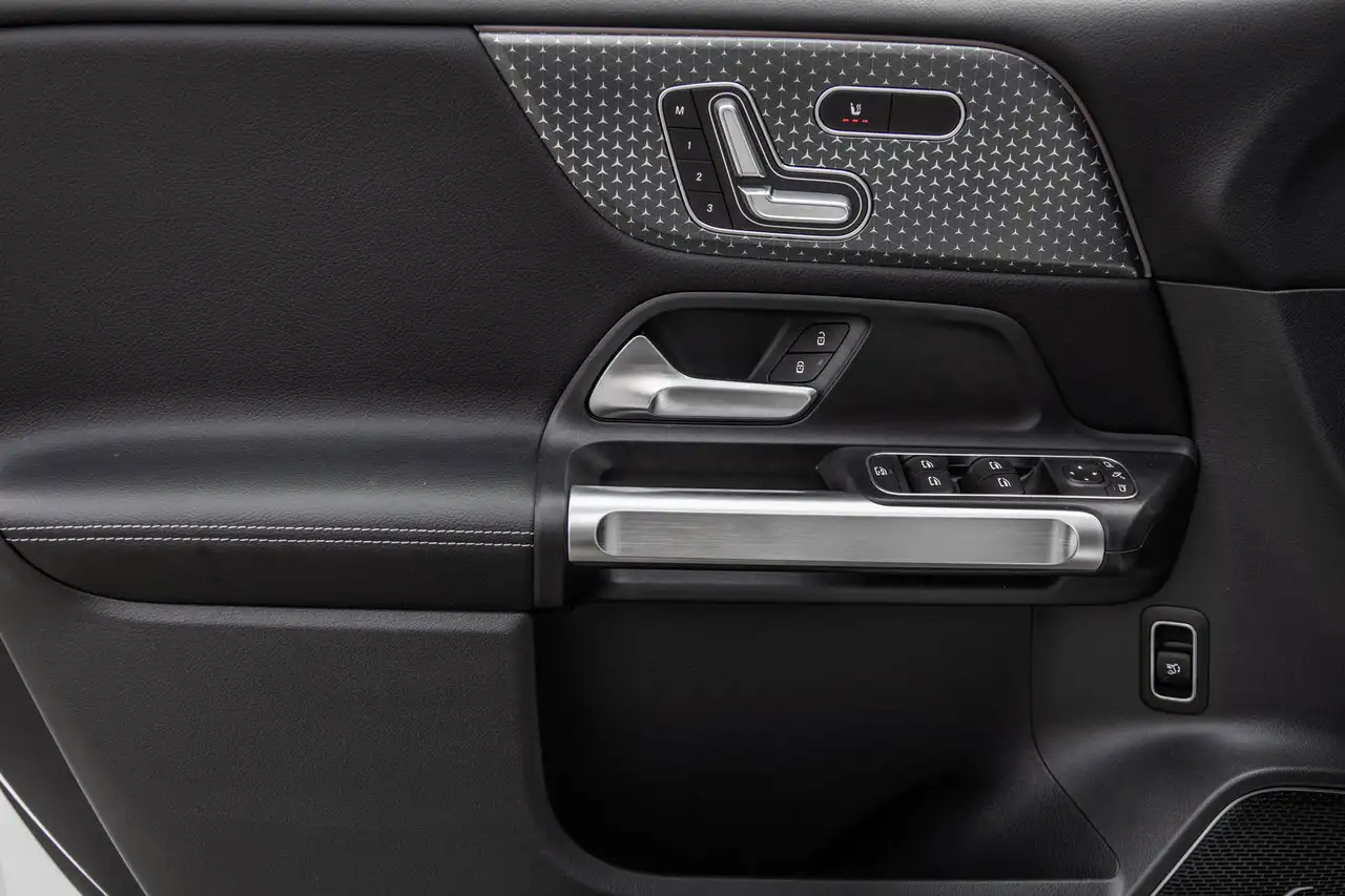 Mercedes-Benz GLB снимка Mercedes-Benz GLB