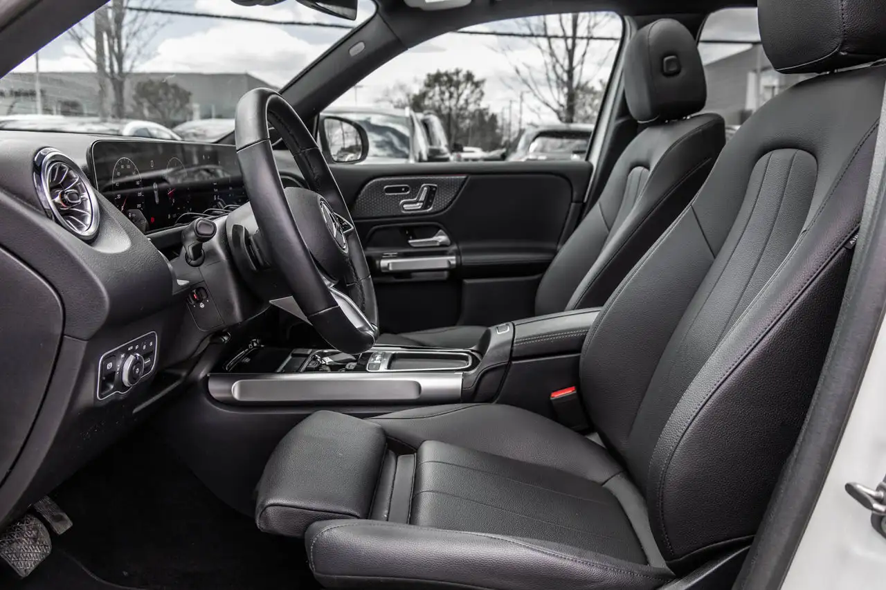 Mercedes-Benz GLB снимка Mercedes-Benz GLB