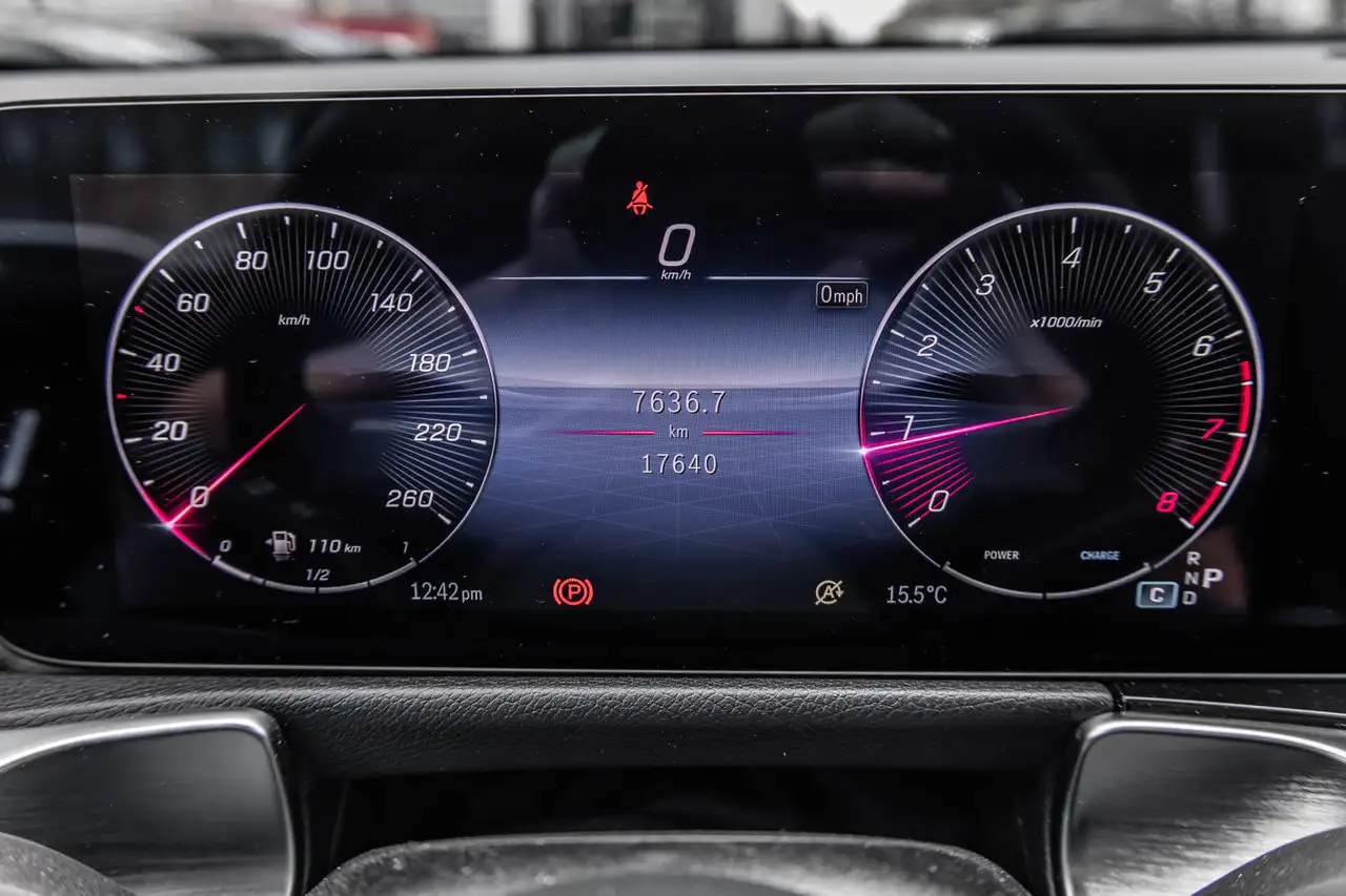 Mercedes-Benz GLB снимка Mercedes-Benz GLB
