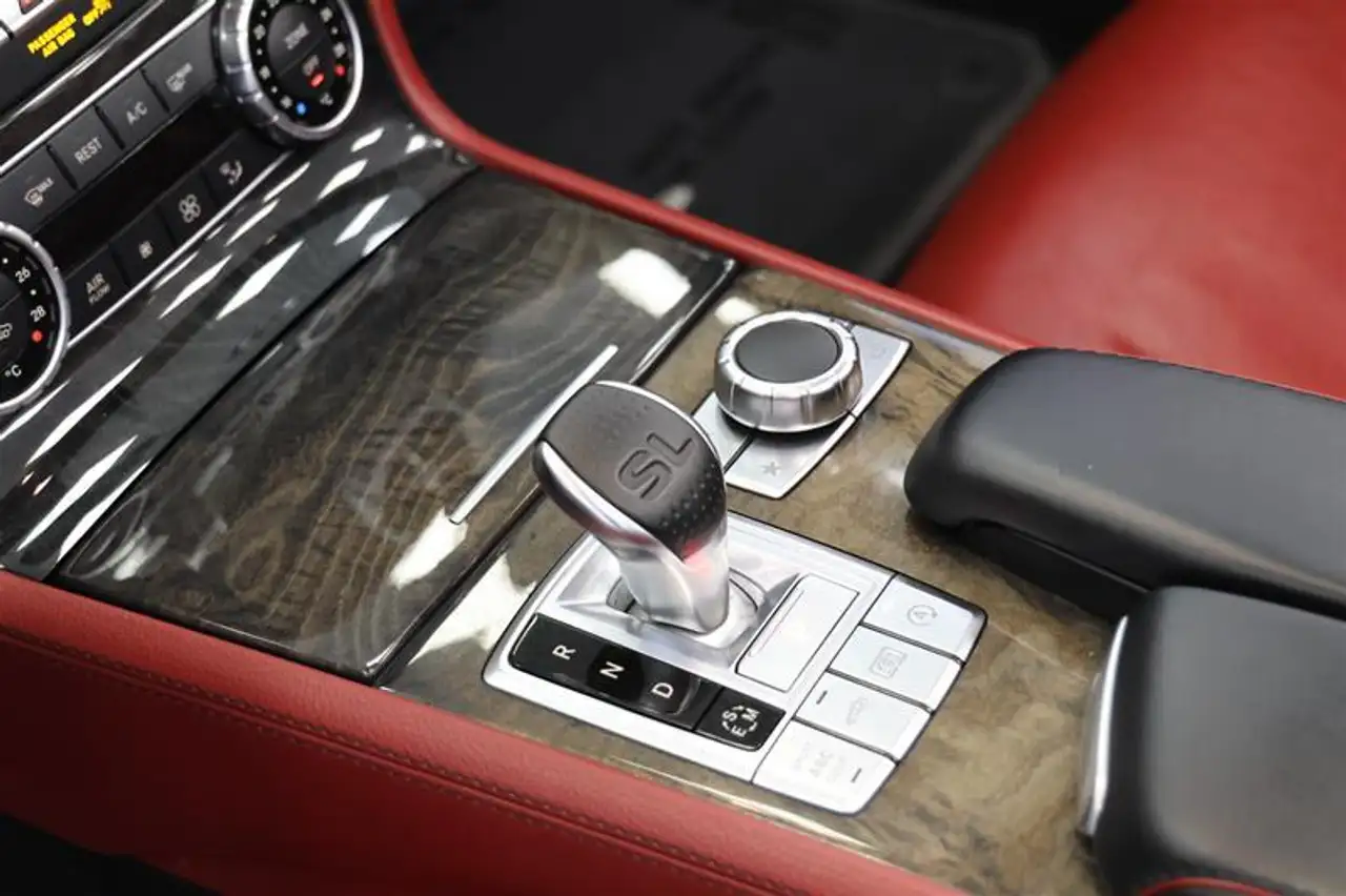 Mercedes-Benz SL снимка Mercedes-Benz SL