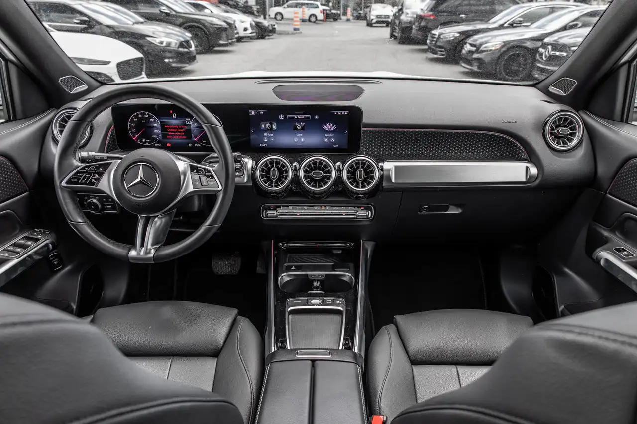 Mercedes-Benz GLB снимка Mercedes-Benz GLB