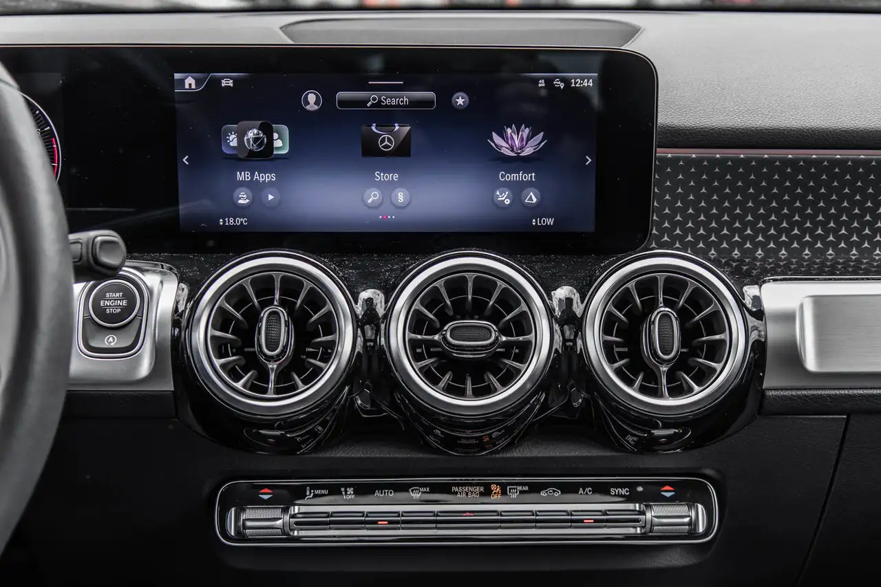 Mercedes-Benz GLB снимка Mercedes-Benz GLB