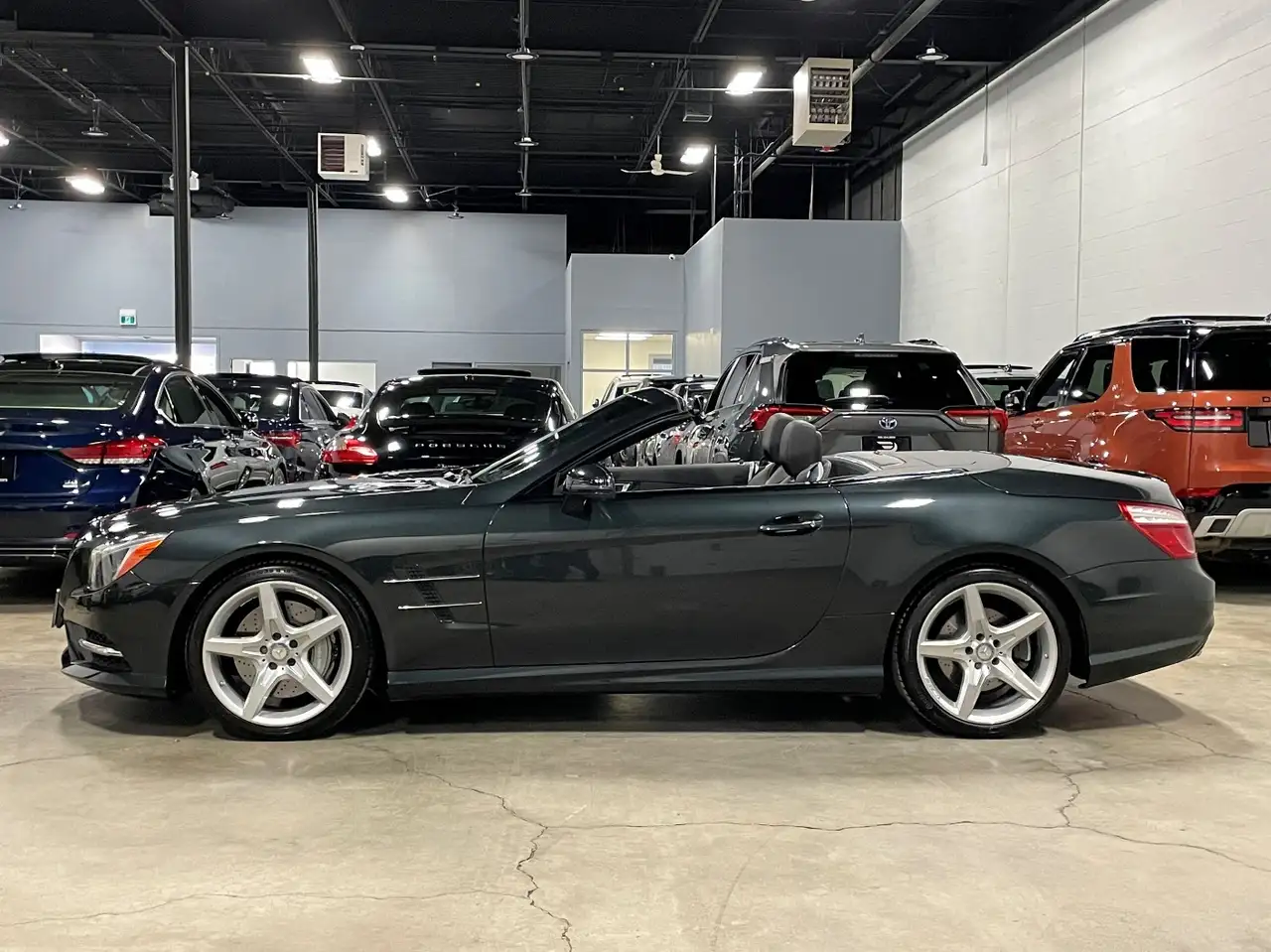 Mercedes-Benz SL снимка Mercedes-Benz SL