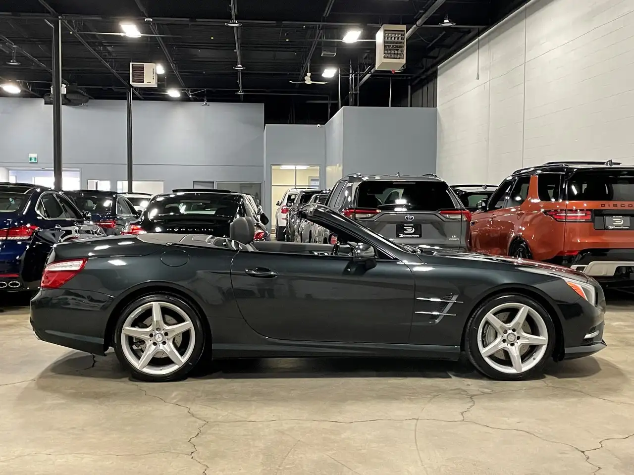 Mercedes-Benz SL снимка Mercedes-Benz SL