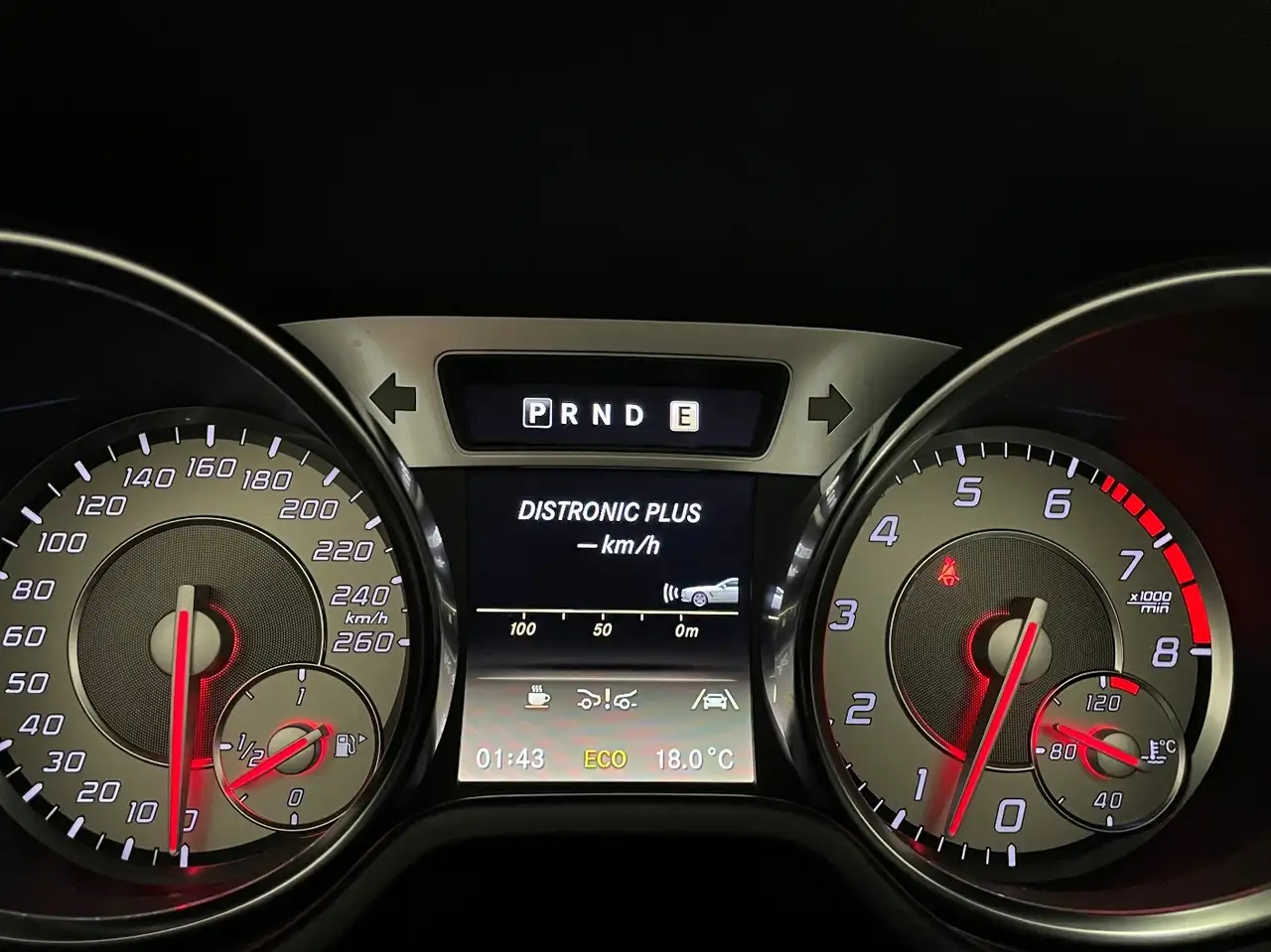 Mercedes-Benz SL снимка Mercedes-Benz SL