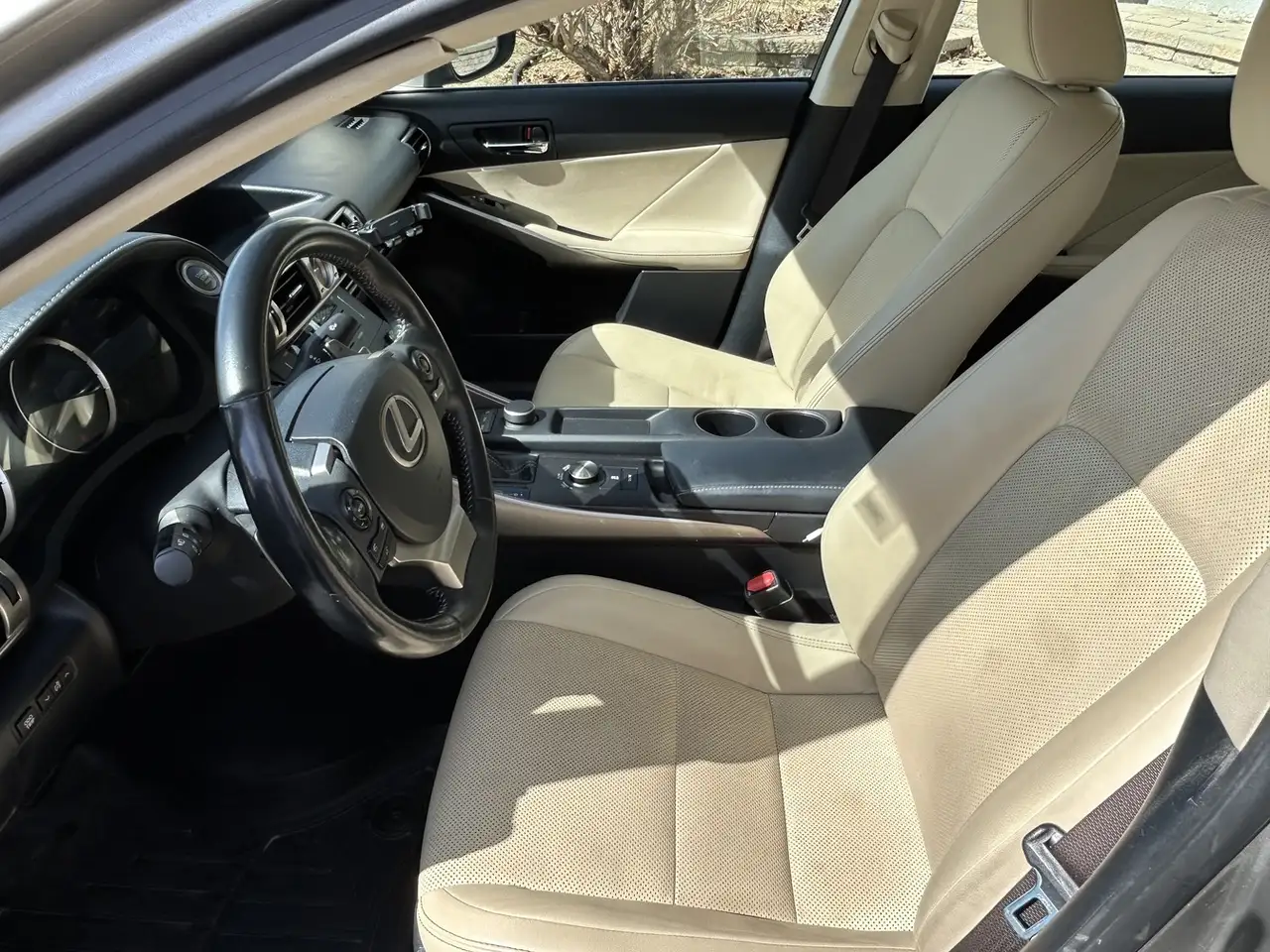 Lexus IS снимка Lexus IS