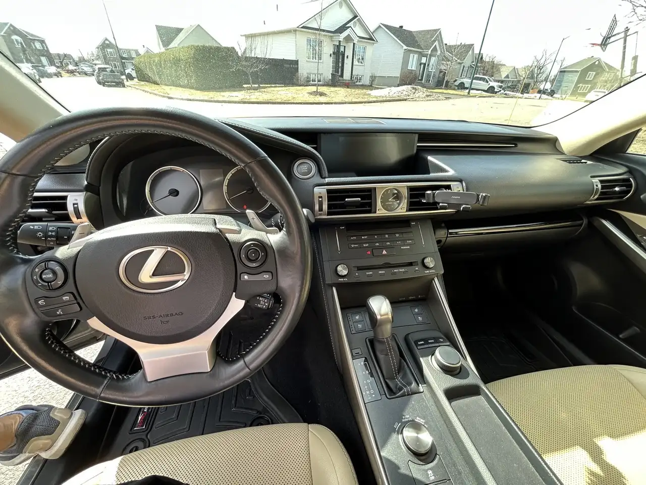 Lexus IS снимка Lexus IS