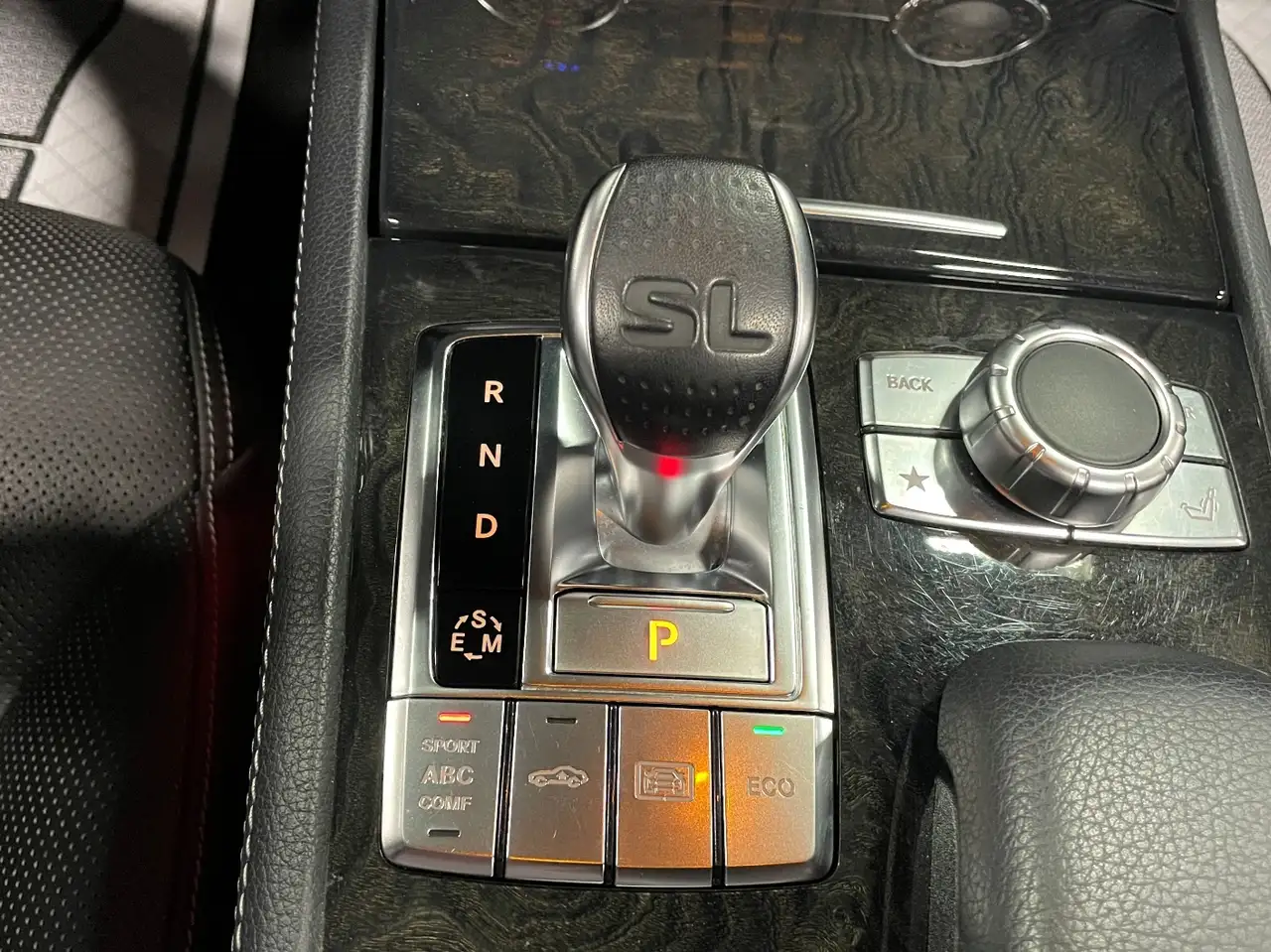 Mercedes-Benz SL снимка Mercedes-Benz SL