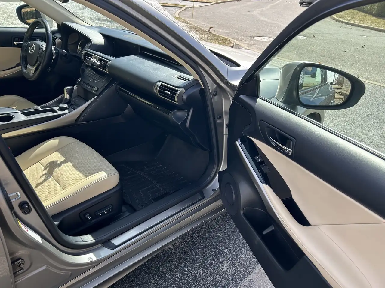 Lexus IS снимка Lexus IS