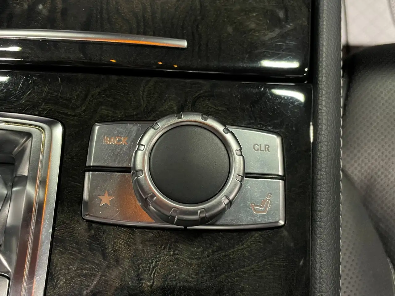 Mercedes-Benz SL снимка Mercedes-Benz SL