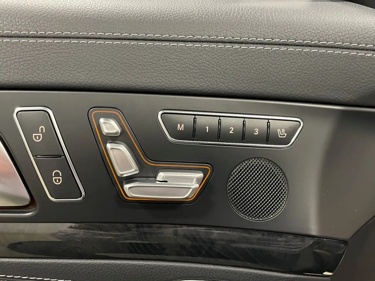 Mercedes-Benz SL снимка Mercedes-Benz SL