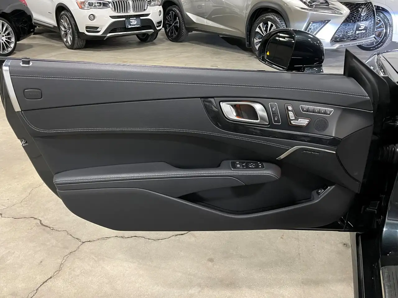 Mercedes-Benz SL снимка Mercedes-Benz SL