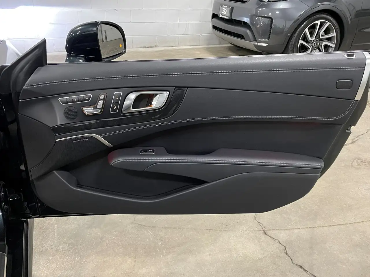 Mercedes-Benz SL снимка Mercedes-Benz SL