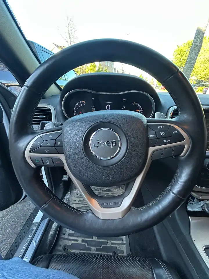 Jeep Grand Cherokee снимка Jeep Grand Cherokee