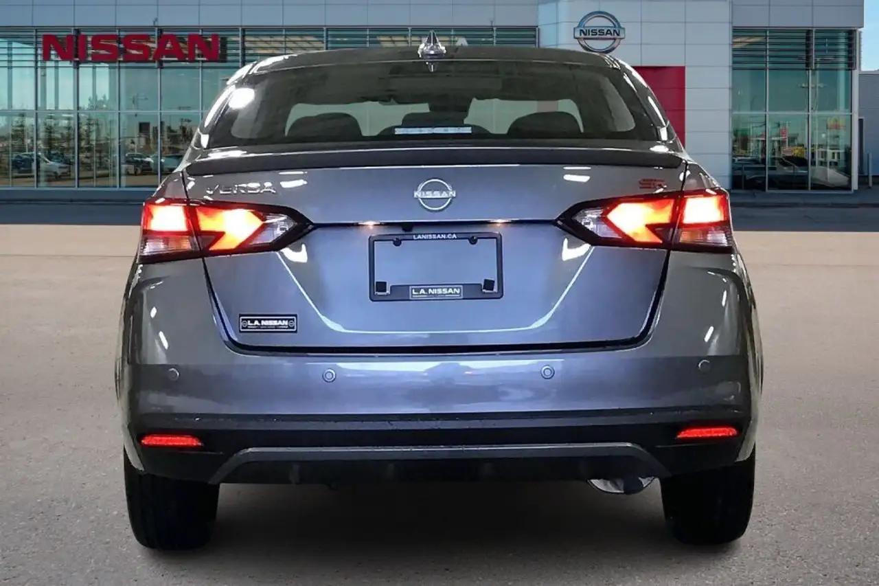 Nissan Versa снимка Nissan Versa