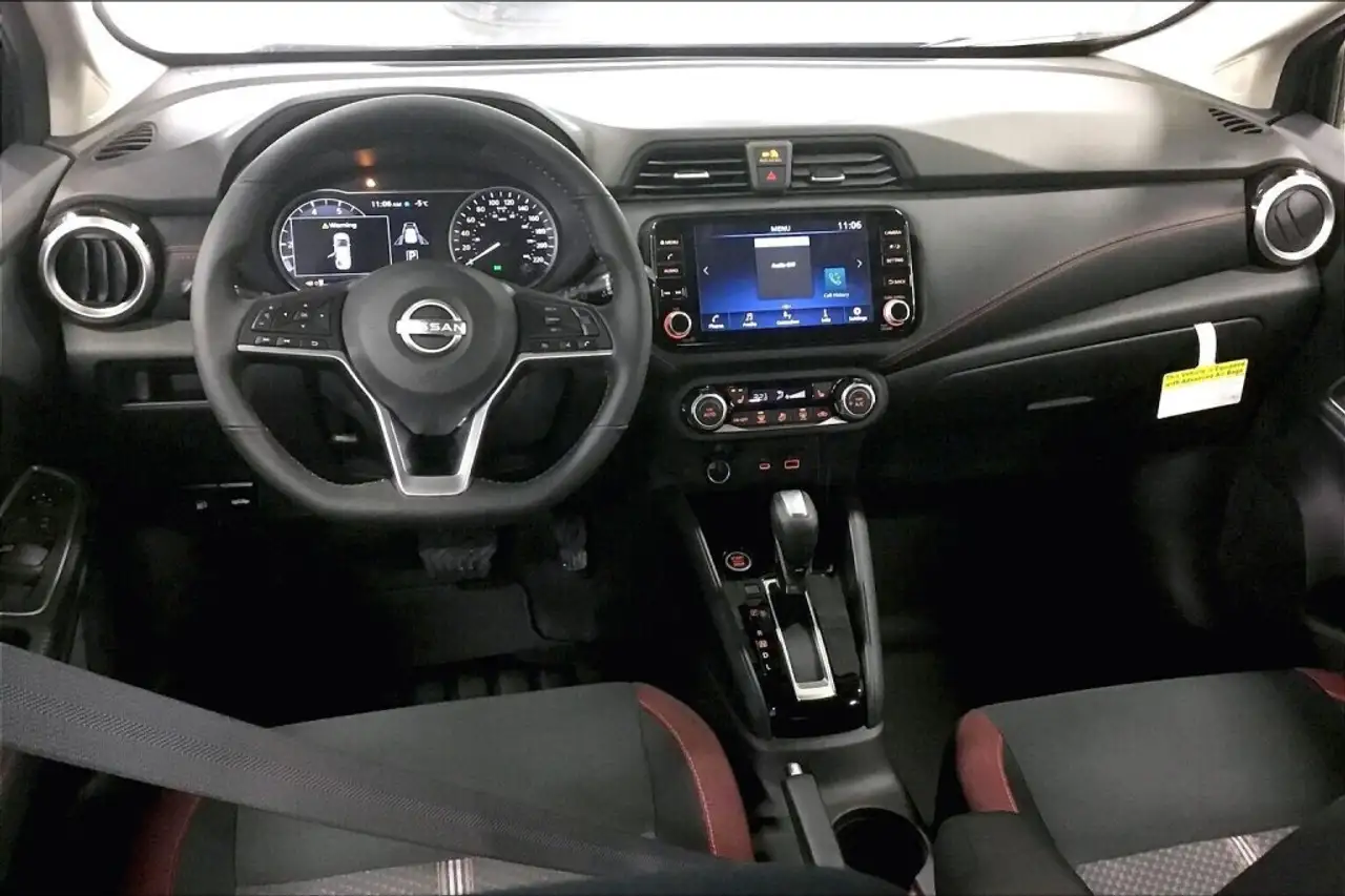 Nissan Versa снимка Nissan Versa