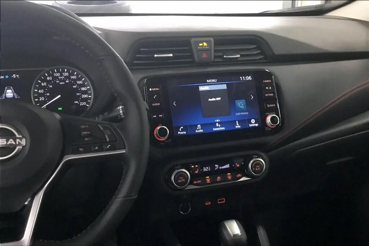 Nissan Versa снимка Nissan Versa