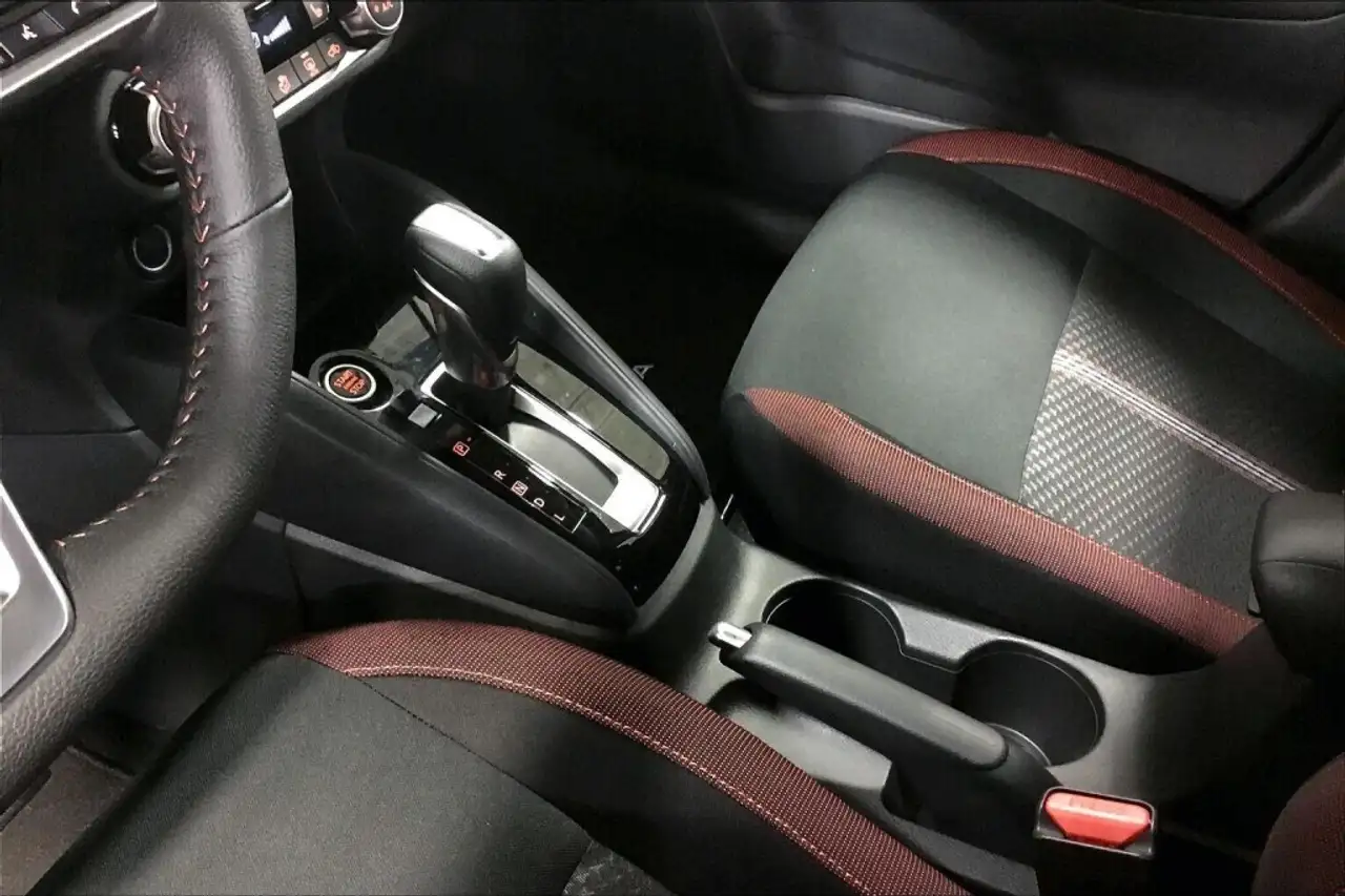 Nissan Versa снимка Nissan Versa