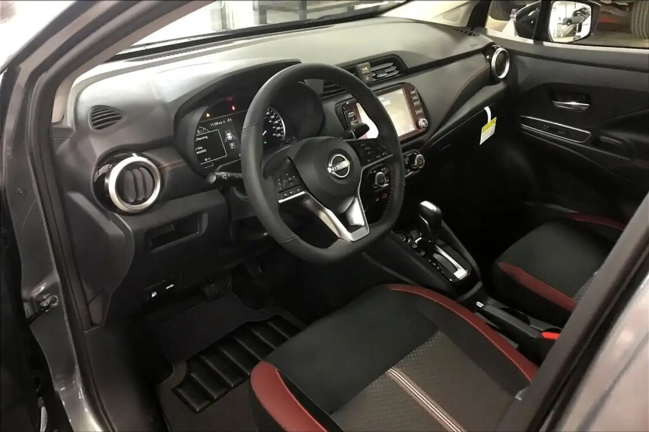 Nissan Versa снимка Nissan Versa
