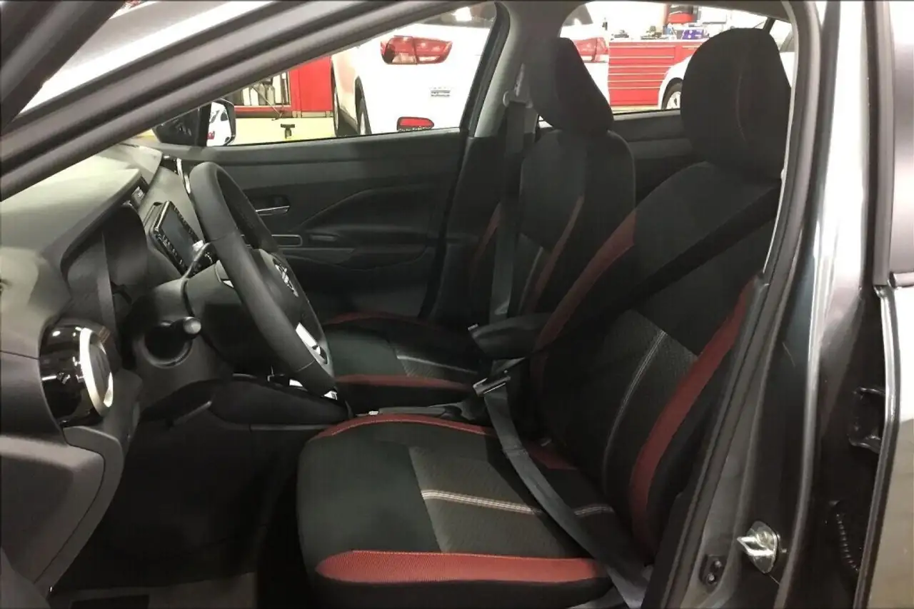 Nissan Versa снимка Nissan Versa