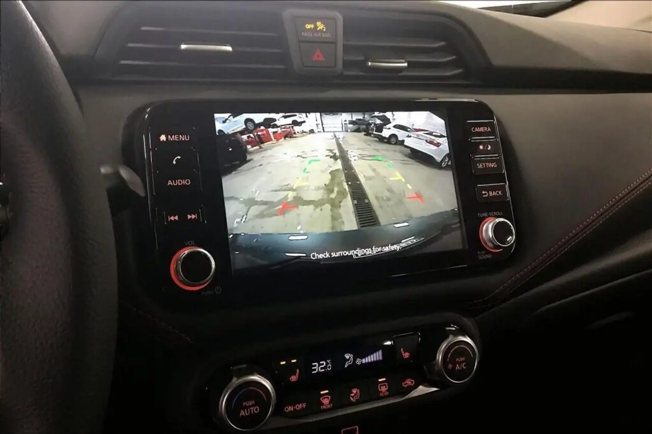 Nissan Versa снимка Nissan Versa