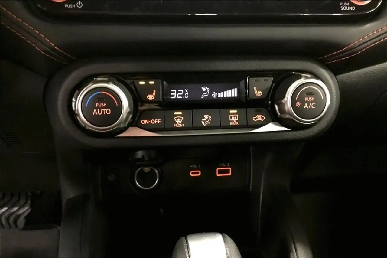 Nissan Versa снимка Nissan Versa