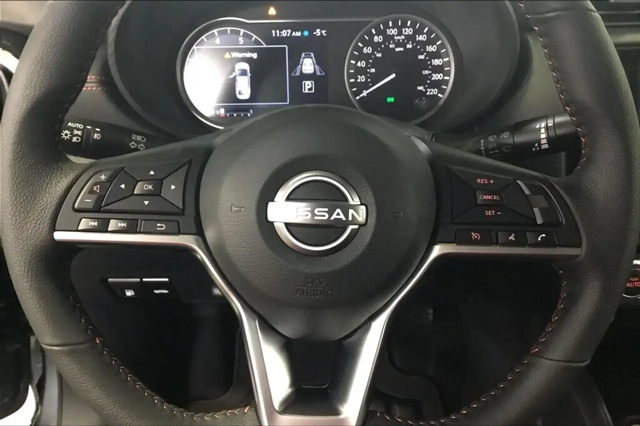 Nissan Versa снимка Nissan Versa
