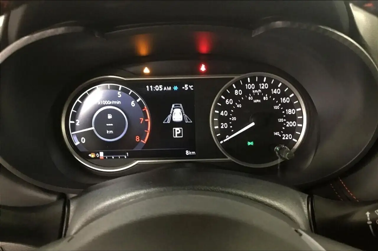Nissan Versa снимка Nissan Versa