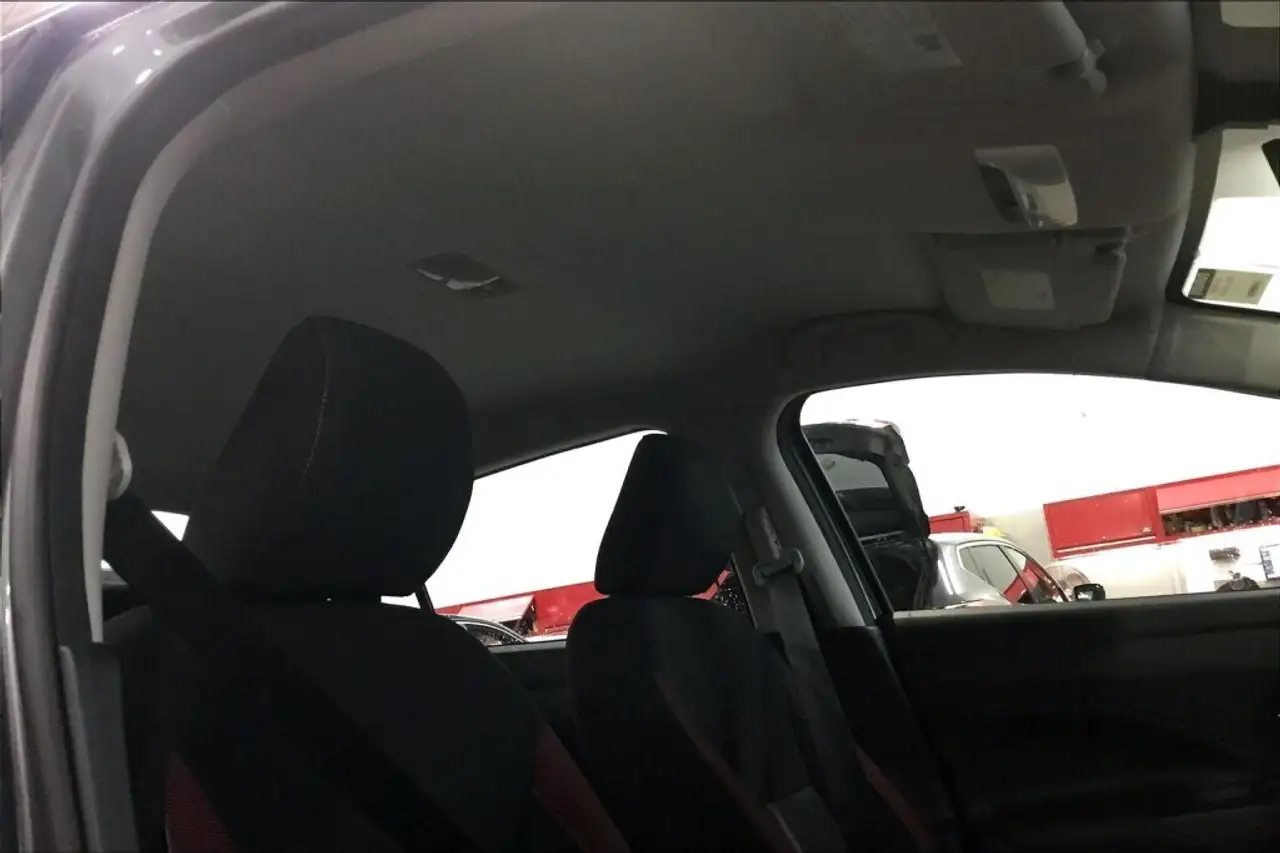 Nissan Versa снимка Nissan Versa