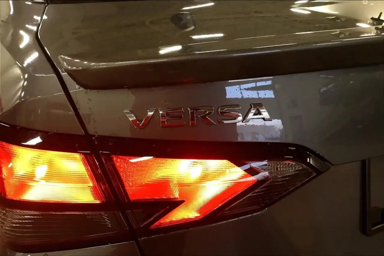 Nissan Versa снимка Nissan Versa