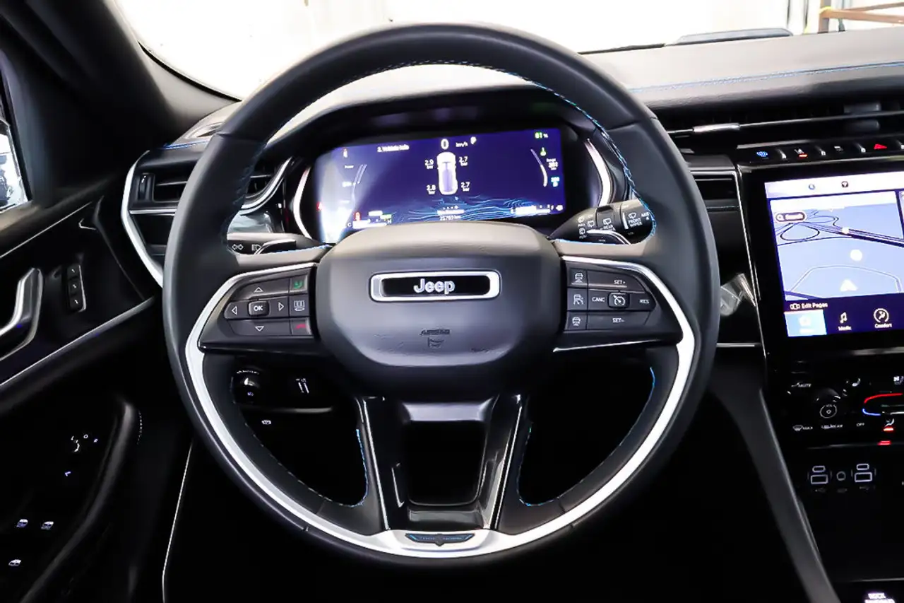 Jeep Grand Cherokee снимка Jeep Grand Cherokee