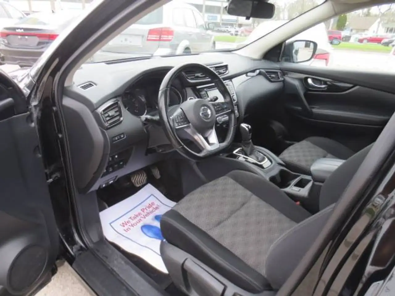 Nissan Qashqai снимка Nissan Qashqai