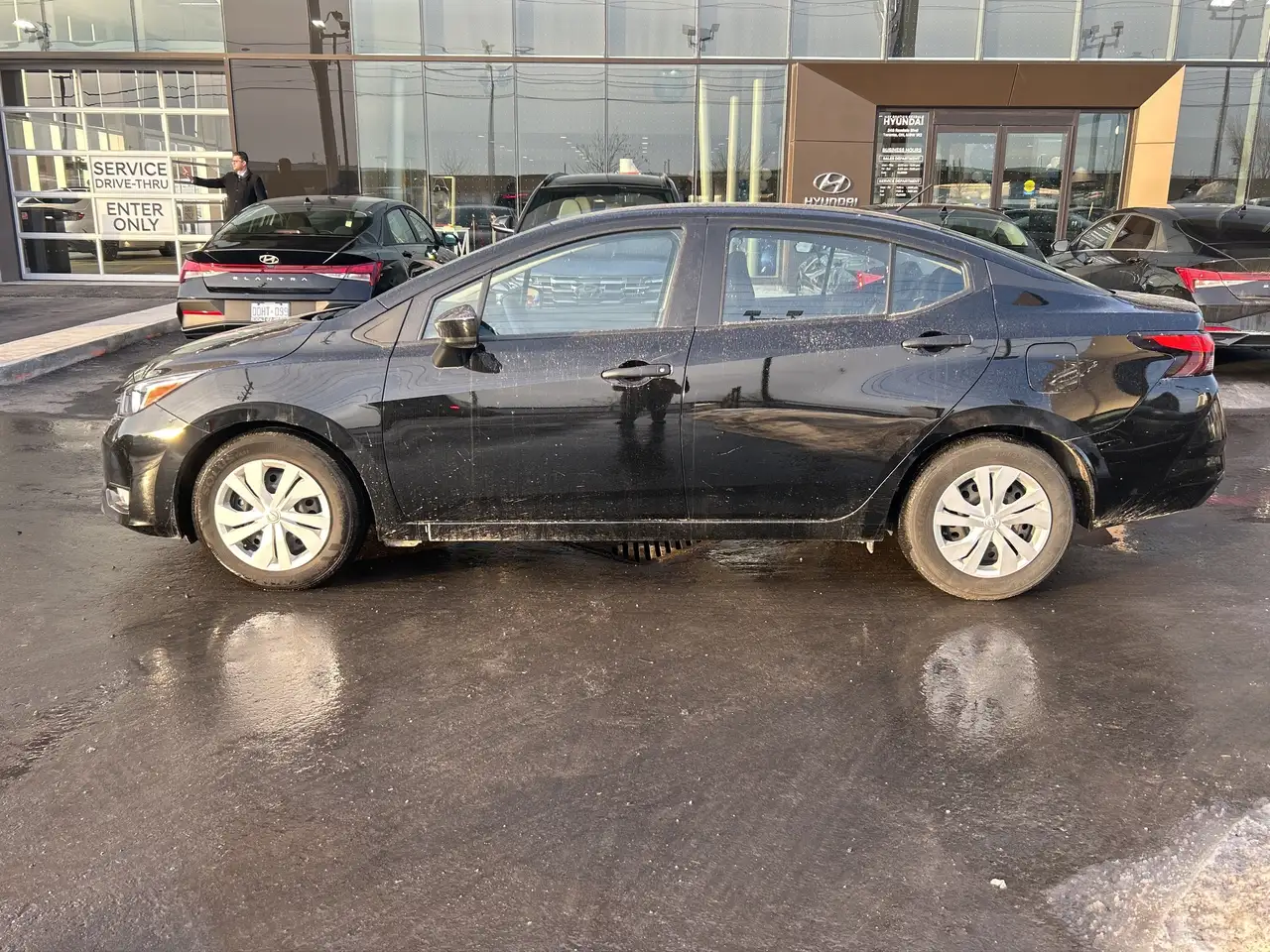 Nissan Versa снимка Nissan Versa