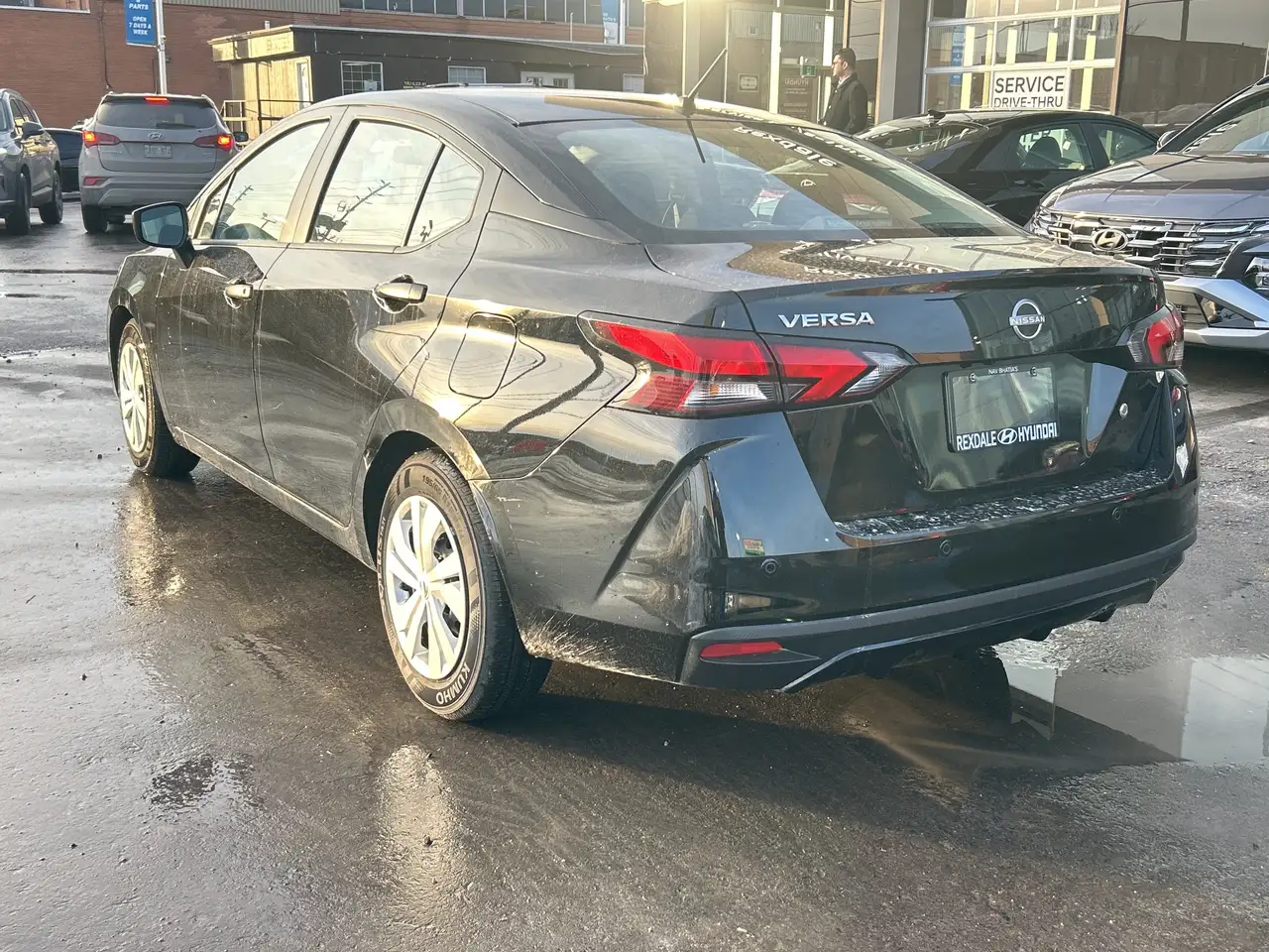 Nissan Versa снимка Nissan Versa
