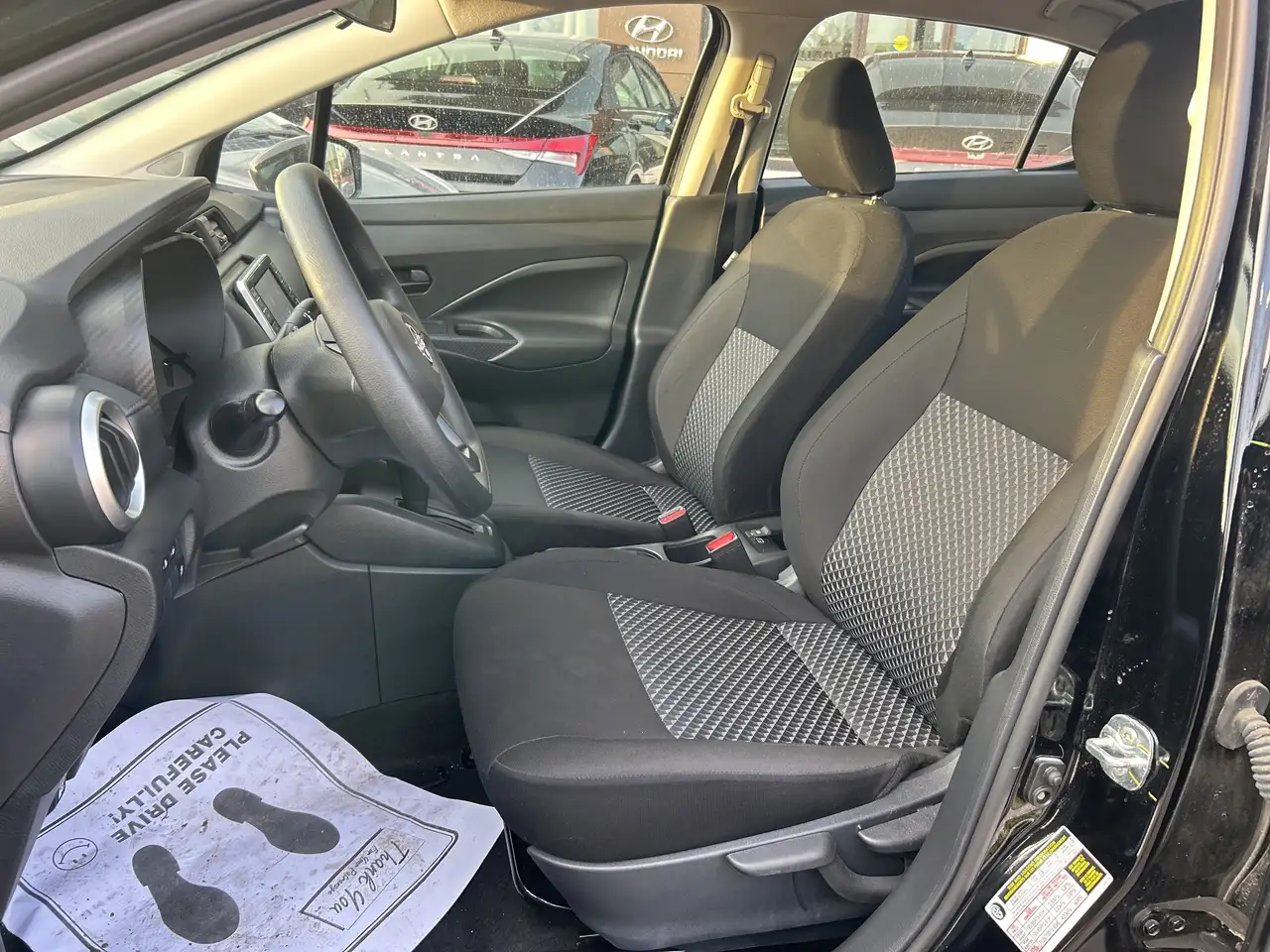 Nissan Versa снимка Nissan Versa