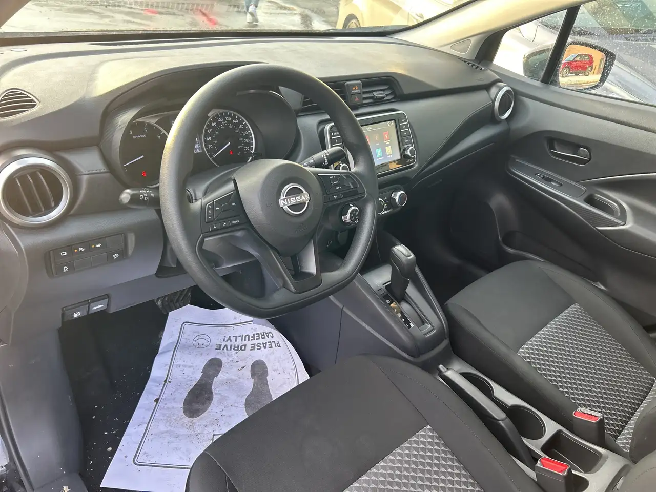 Nissan Versa снимка Nissan Versa